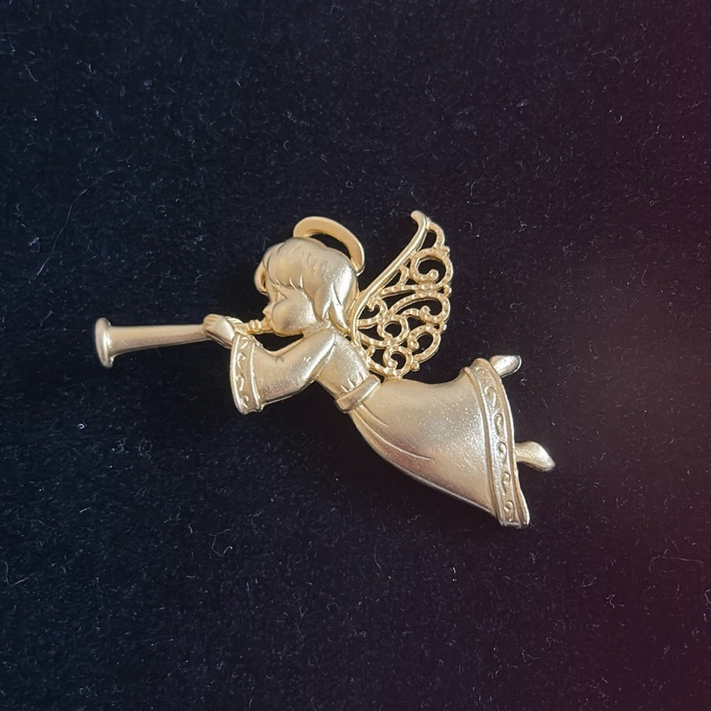 J.J.Jonette Vintage Angel Brooch Gold Tone